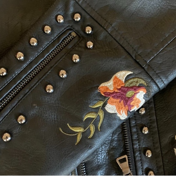 Today Sale ‼️ NWT Floral Embroidered faux leather jacket - Size S - Picture 4 of 6